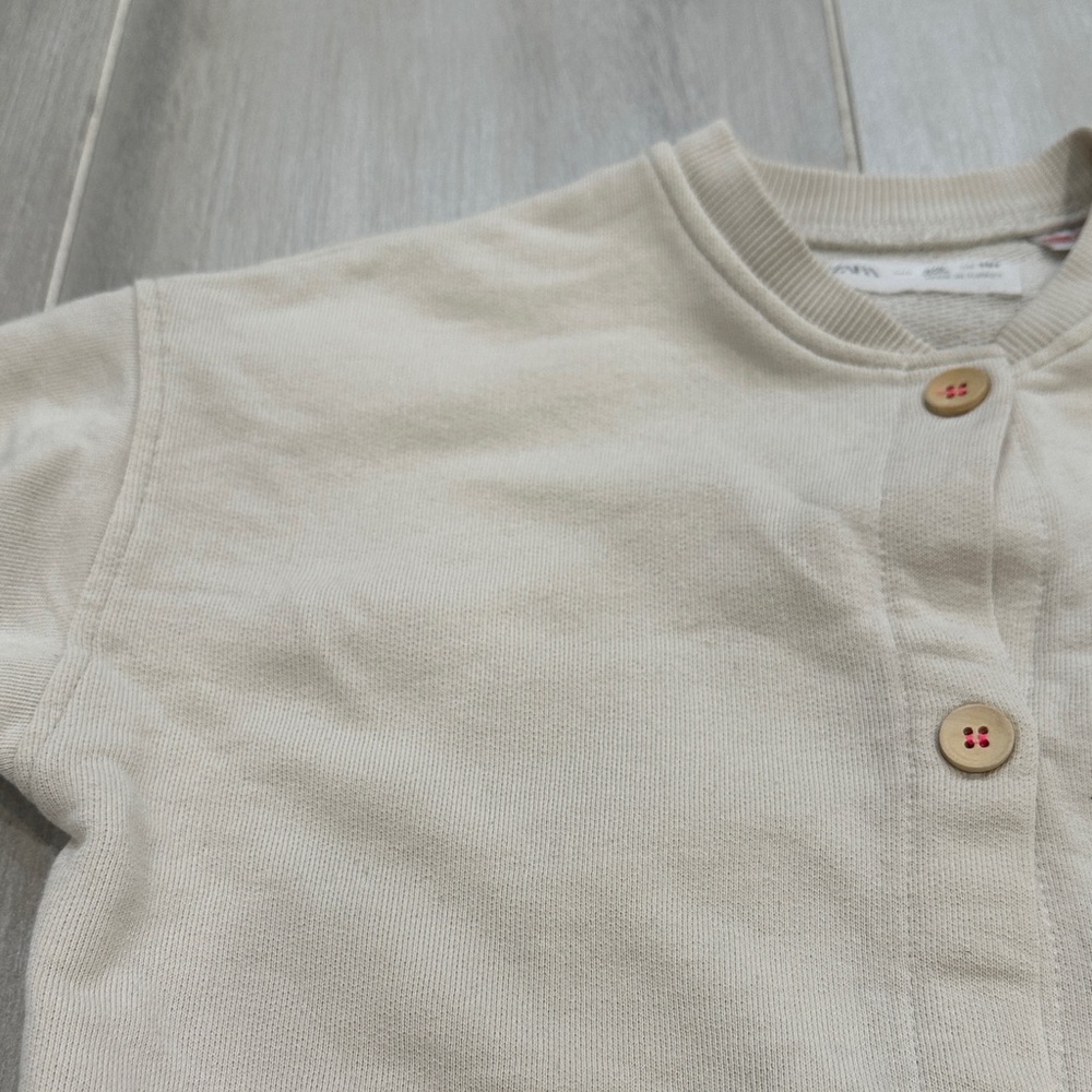 Zara 4T Kids Button Down Sweatshirt Beige and Beige Leggings Outfit - Picture 4 of 11